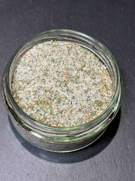Aromatisches Fischsalz